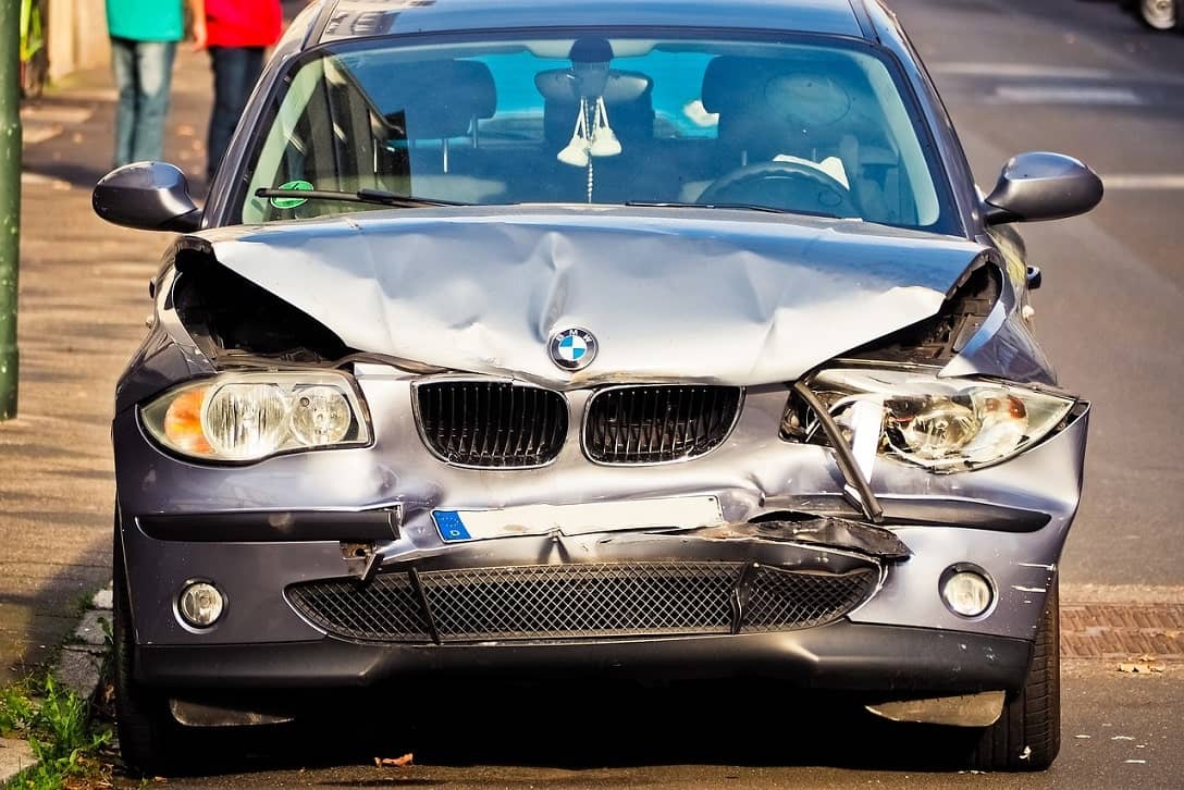 Was Lohnt sich nach einem Fahrzeug Unbfall - Reparieren oder Verkaufen Unfallwagen Reparieren oder gleich verkaufen